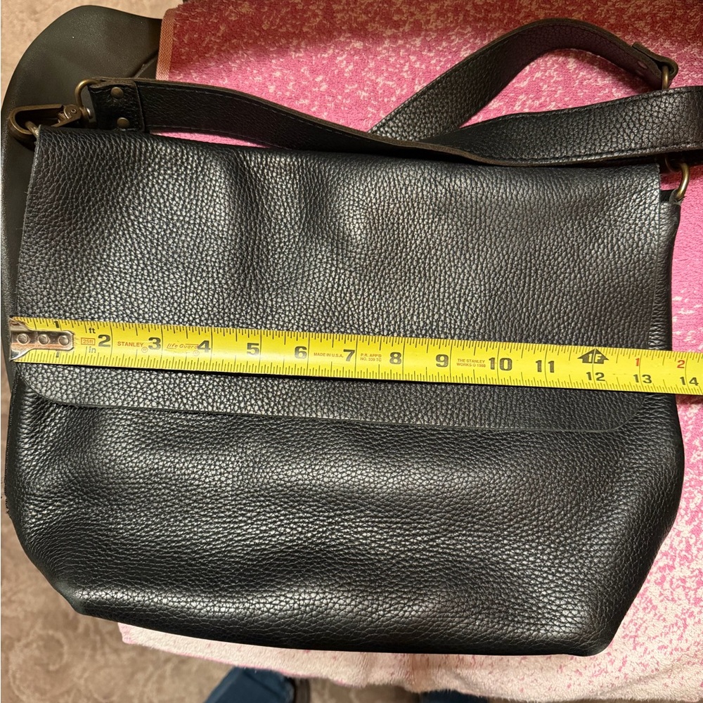 Elegant Black Leather Crossbody Bag - Picture 15 of 15